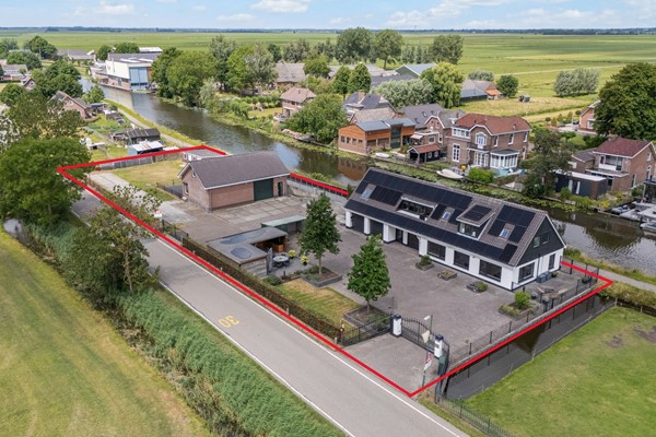 PERFECT ONDERHOUDEN, GASLOZE  A+++ WONING, bijgebouw, ruime kelder en opslagruimte gelegen in het buitengebied van Woerden "BARWOUTSWAARDER" nummer 166A en 168 met lage energiekosten. 
